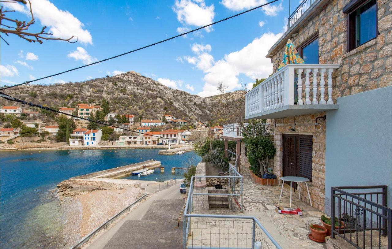 Cozy Apartment In Starigrad With House Sea View Buitenkant foto