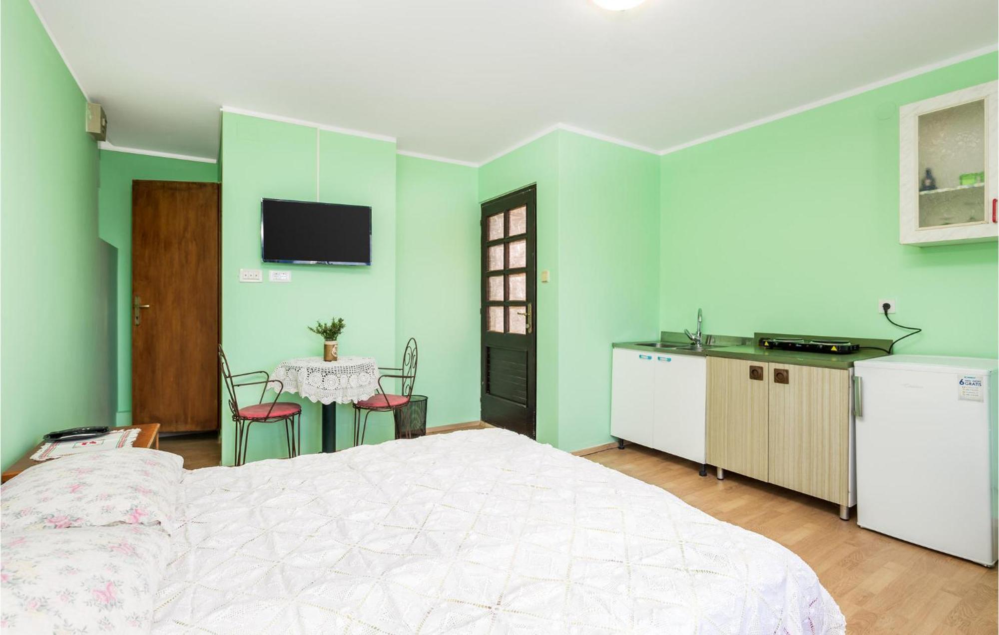 Cozy Apartment In Starigrad With House Sea View Buitenkant foto
