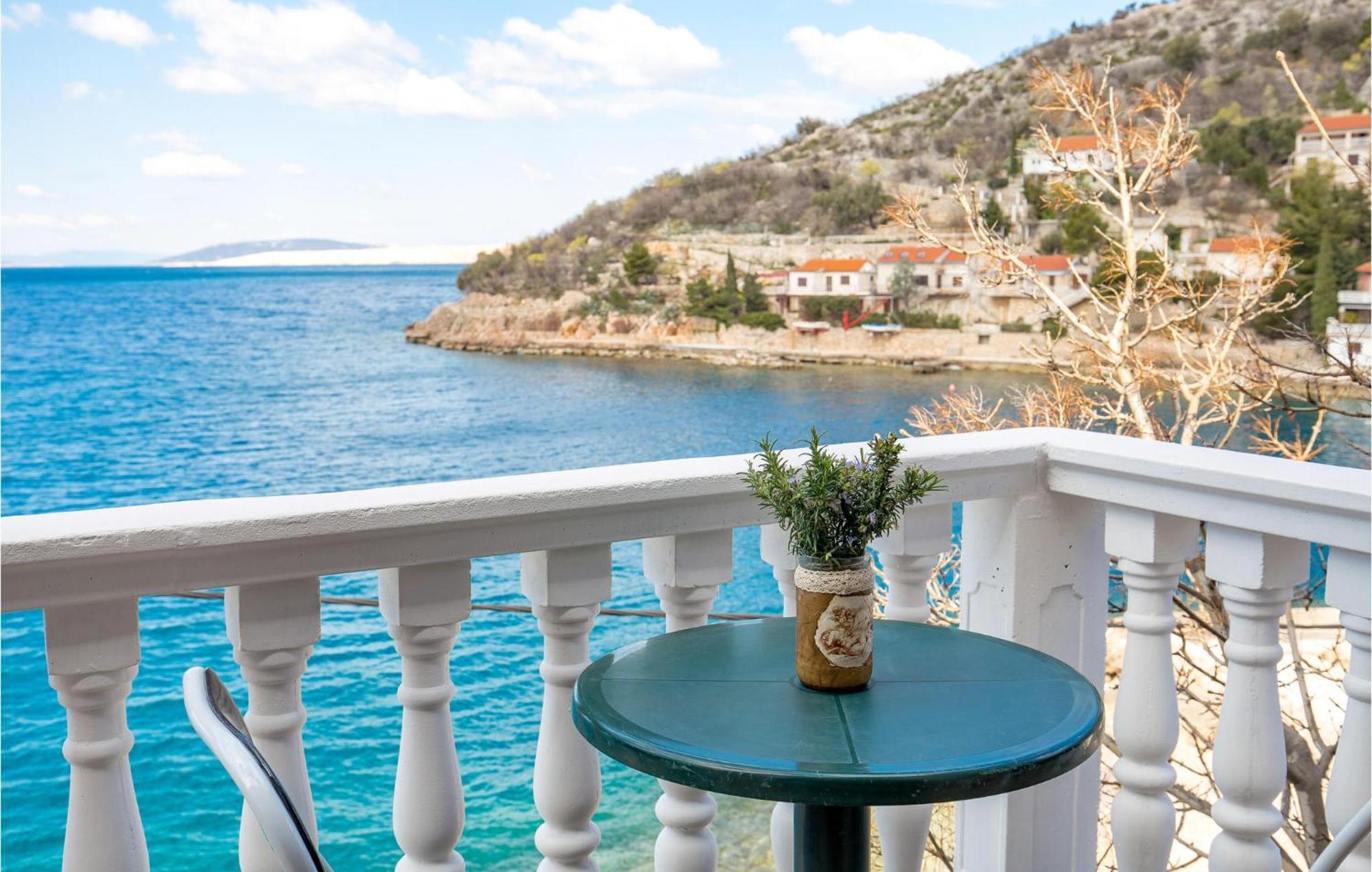 Cozy Apartment In Starigrad With House Sea View Buitenkant foto