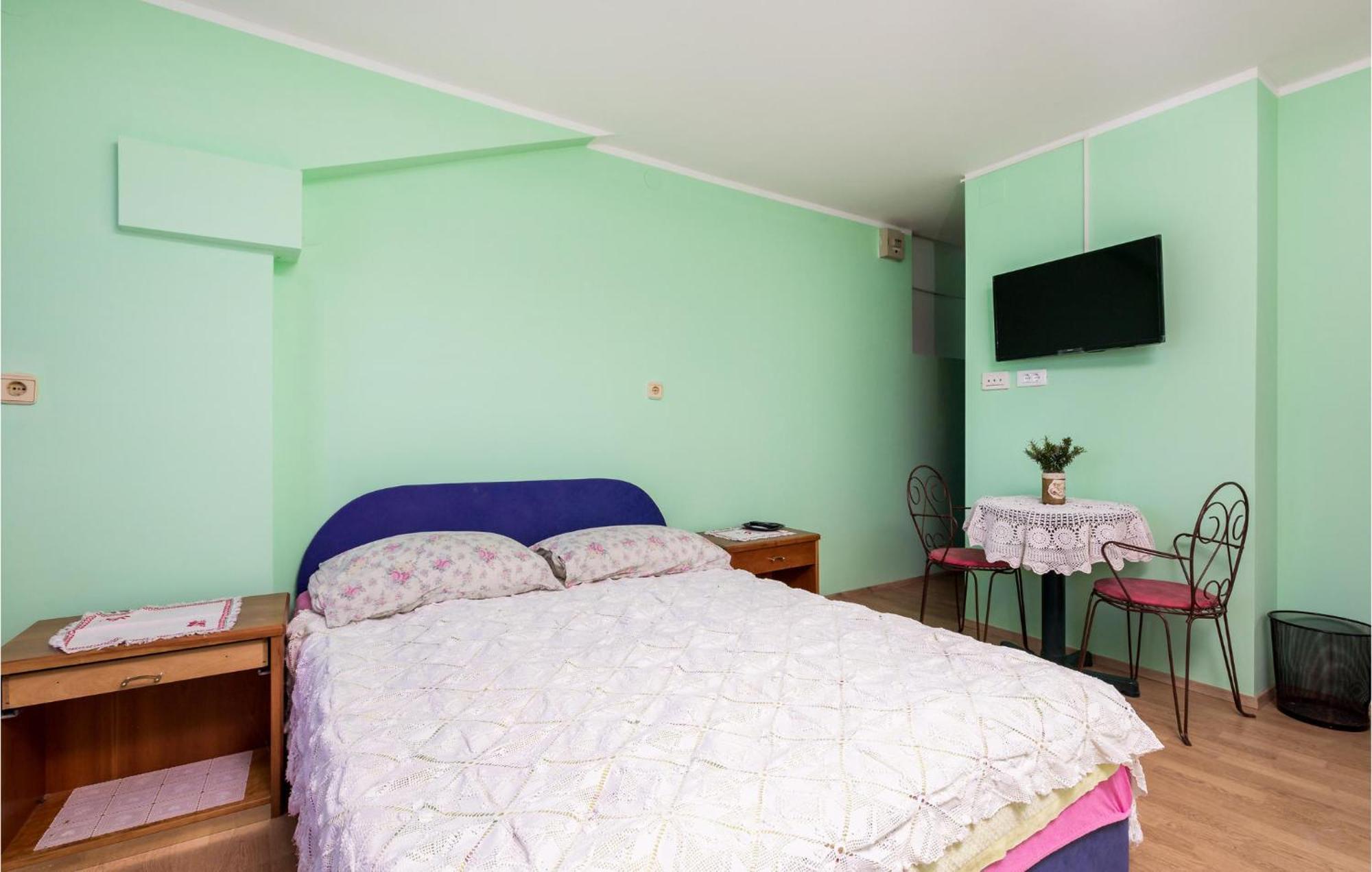 Cozy Apartment In Starigrad With House Sea View Buitenkant foto